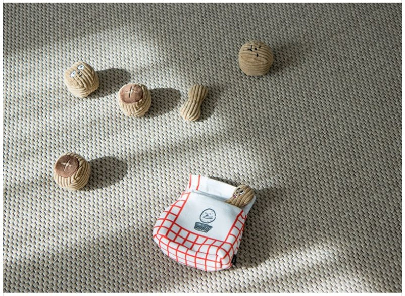 Jouet éveil cacahuète couineur BB intégré