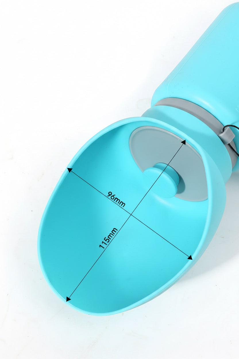 Gourde pliable pour chien utilisée en promenade