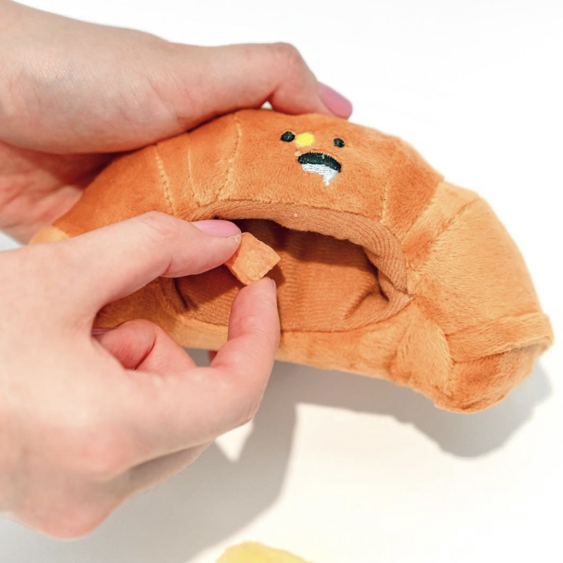 Jouet peluche croissant vue de face